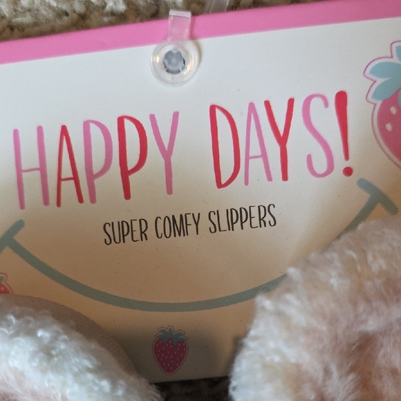 🆕️ Strawberry Slippers NWT - Picture 5 of 8